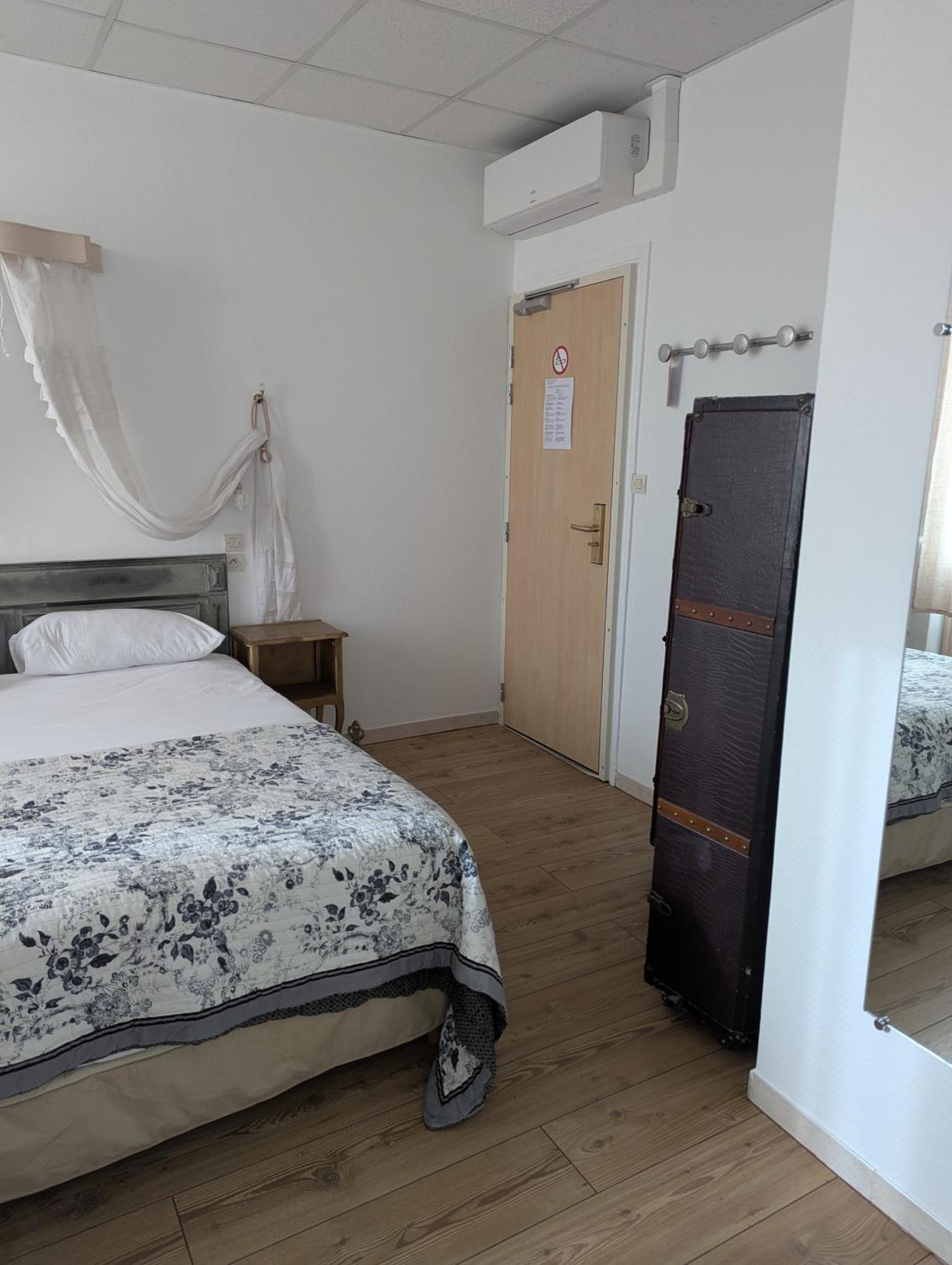 Hotel Du Parc 몽뗄리마 객실 사진